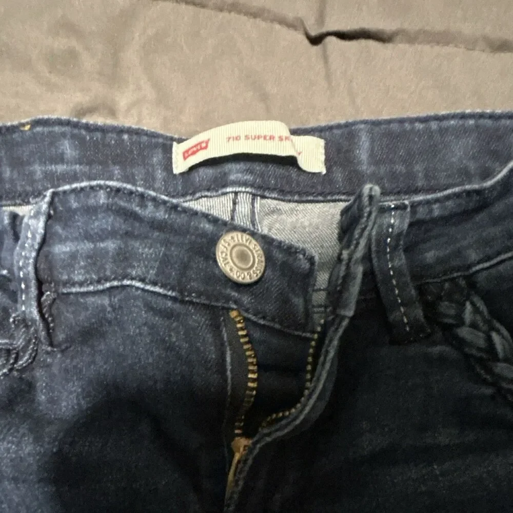 Levis levi 710